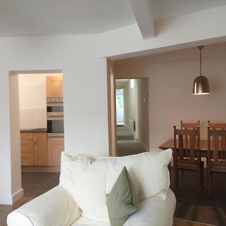 Spacious 2-Bed Apartment In روثين المظهر الخارجي الصورة