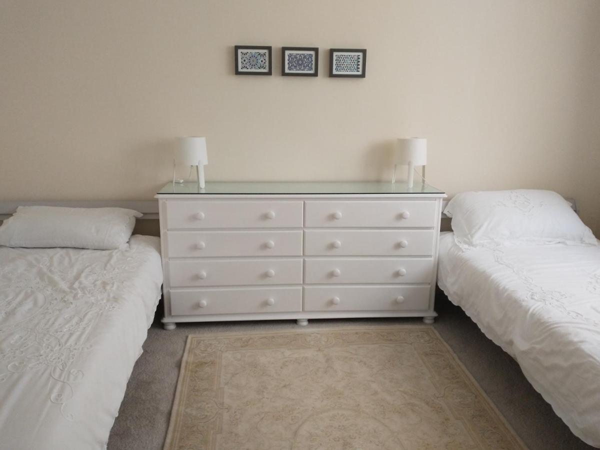 Spacious 2-Bed Apartment In روثين المظهر الخارجي الصورة