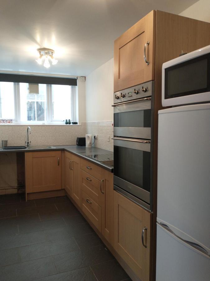 Spacious 2-Bed Apartment In روثين المظهر الخارجي الصورة
